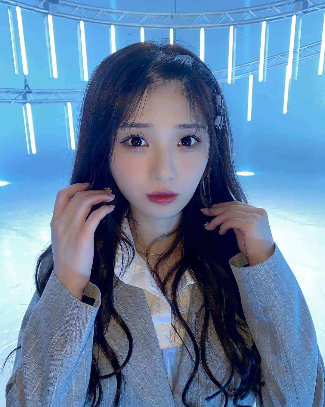 菅波美玲さんのインスタグラム写真 - (菅波美玲Instagram)「. ≠ME 8th single 表題曲 "アンチコンフィチュール"  MVが公開されました...❤︎  力強くてかっこいい楽曲ということもあり、少しでも雰囲気を近づけたいなと思い初めておでこを出してみました( ¨̮ )❥︎❥︎  8th single もよろしくお願いします！  Instagramにはピンク衣装も🩷」11月28日 23時04分 - suganami_mirei_