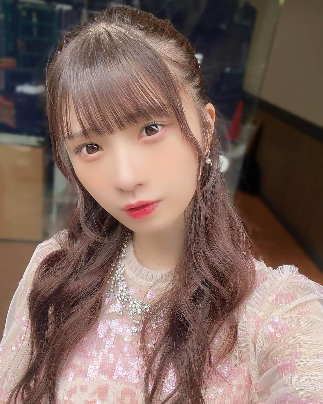 菅波美玲さんのインスタグラム写真 - (菅波美玲Instagram)「. ≠ME 8th single 表題曲 "アンチコンフィチュール"  MVが公開されました...❤︎  力強くてかっこいい楽曲ということもあり、少しでも雰囲気を近づけたいなと思い初めておでこを出してみました( ¨̮ )❥︎❥︎  8th single もよろしくお願いします！  Instagramにはピンク衣装も🩷」11月28日 23時04分 - suganami_mirei_