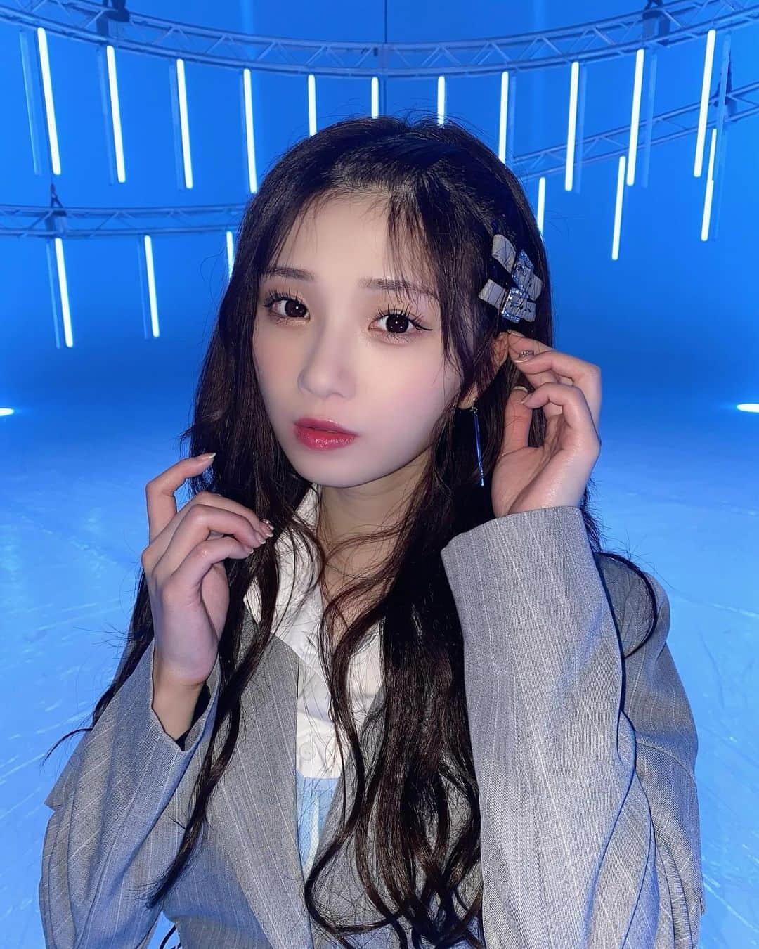 菅波美玲さんのインスタグラム写真 - (菅波美玲Instagram)「. ≠ME 8th single 表題曲 "アンチコンフィチュール"  MVが公開されました...❤︎  力強くてかっこいい楽曲ということもあり、少しでも雰囲気を近づけたいなと思い初めておでこを出してみました( ¨̮ )❥︎❥︎  8th single もよろしくお願いします！  Instagramにはピンク衣装も🩷」11月28日 23時04分 - suganami_mirei_