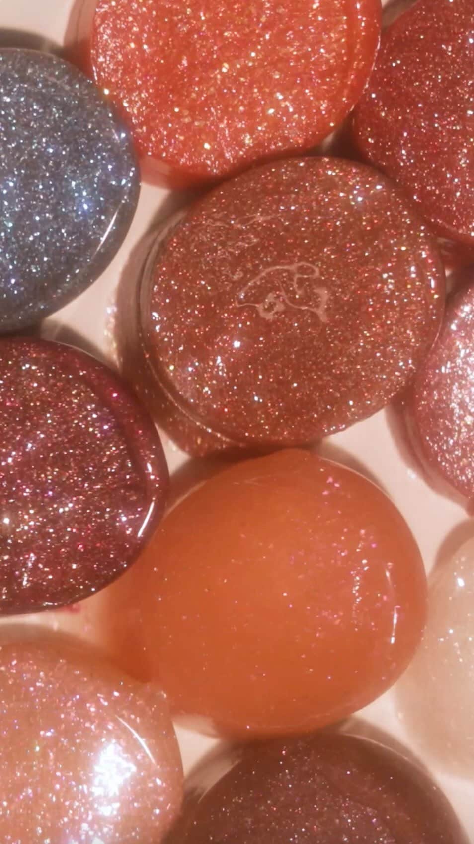 Tarte Cosmeticsのインスタグラム：「Swipe on shimmers, manifest ✨glimmers.✨   Coming soon 🤫...」