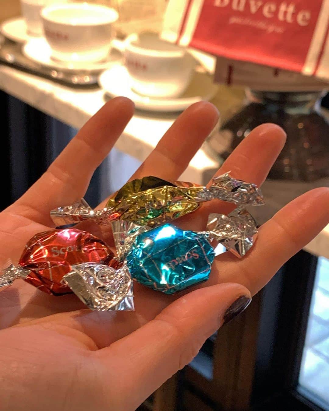 ディニさんのインスタグラム写真 - (ディニInstagram)「오랜만에 간 부베트는 예상대로 연말 분위기 낭낭..🌹✨🪵」11月28日 23時14分 - keemdani