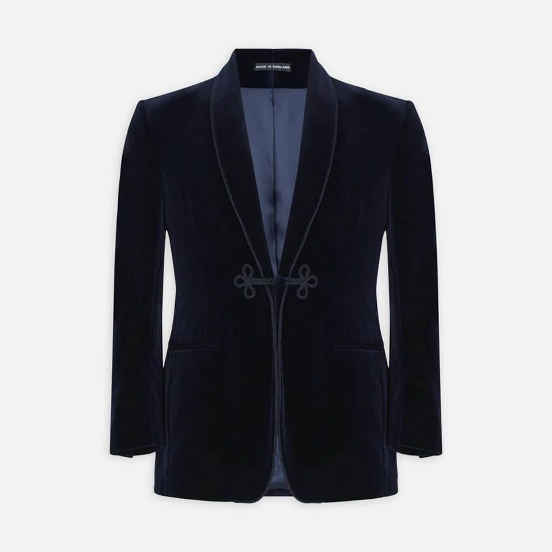 ターンブル&アッサーのインスタグラム：「If you're in need of a jacket that works perfectly for black tie but can still be dressed down, look no further than this rich navy velvet option. Single-breasted in our classic fit, the velvet is made from cotton by Scabal. The perfect centrepiece for upcoming festive attires.⁠ ⁠ #TurnbullandAsser⁠ ⁠」