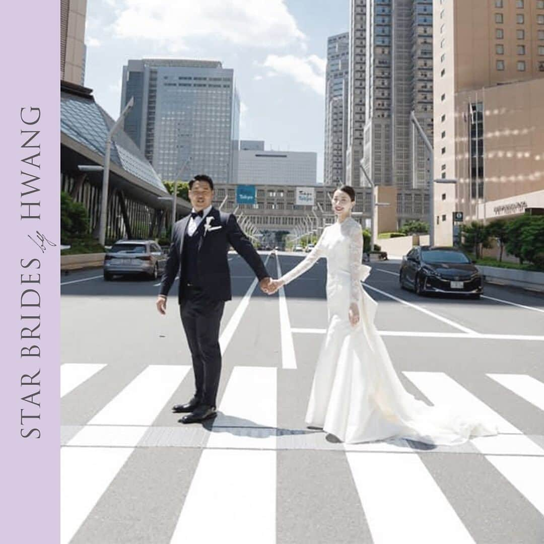 starjewelry_pressのインスタグラム：「【STAR BRIDES by HWANG】 銀座店スタッフのウェディングレポート  都会的な大人のウェディングを叶えた黄さん 結婚式当日は朝の前撮りから披露宴まで6回のドレスチェンジをしたそう💍 そんな黄さんが選んだ運命のリングは、ダイヤモンドが途切れることなく輝くプレミアムエタニティリング(婚約指輪)と同リング幅のシンプルなデザイン(結婚指輪) リング選びからお色直しなど、こだわりポイントをお届けします  挙式日：2022年 5月 挙式会場：ヒルトン東京  ◆MY BRIDAL RING 　Pt950プレミアムエタニティリング  　¥ 1,012,000 (1XR0527) 　Pt950マリッジリング  　¥126,500 (2PR0154) 　※全て税込 ◆PRE WEDDING PHOTO ◆WEDDING PARTY ◆MESSAGE  #stajewelry #スタージュエリー #starjewelrybridal #starbrides #weddingreport #結婚指輪 #marriagering  #婚約指輪 #engagementring  #前撮り #先輩花嫁 #プレ花嫁 #卒花嫁 #jewelry」