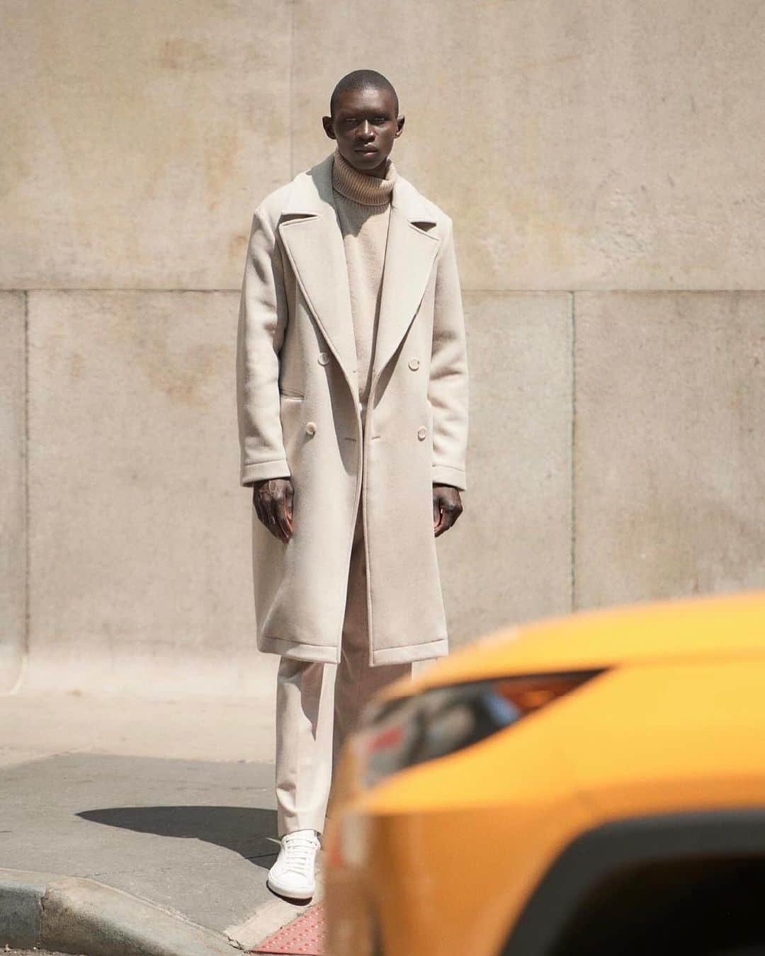ヒューゴボスのインスタグラム：「On the go, out the door, and ready to move. Our latest style edit, captured on the streets of New York, will take you from your 9-5 to your 5-9 with ease #BeYourOwnBOSS」