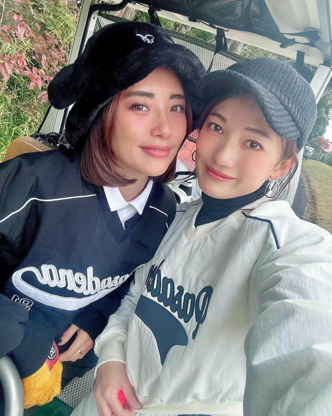 戸崎奈津のインスタグラム：「お揃いゴルフコーデ✨ @ipugo_official 🇰🇷 リボンも🎀 かわいい😚 #ゴルフ #ipugo #이프고#ゴルフコーデ #韓国ブランド #韓国ファッション #ゴルフ女子 #リンクコーデ #ゴルフウェア #golf #ipugokorea #tokyo」