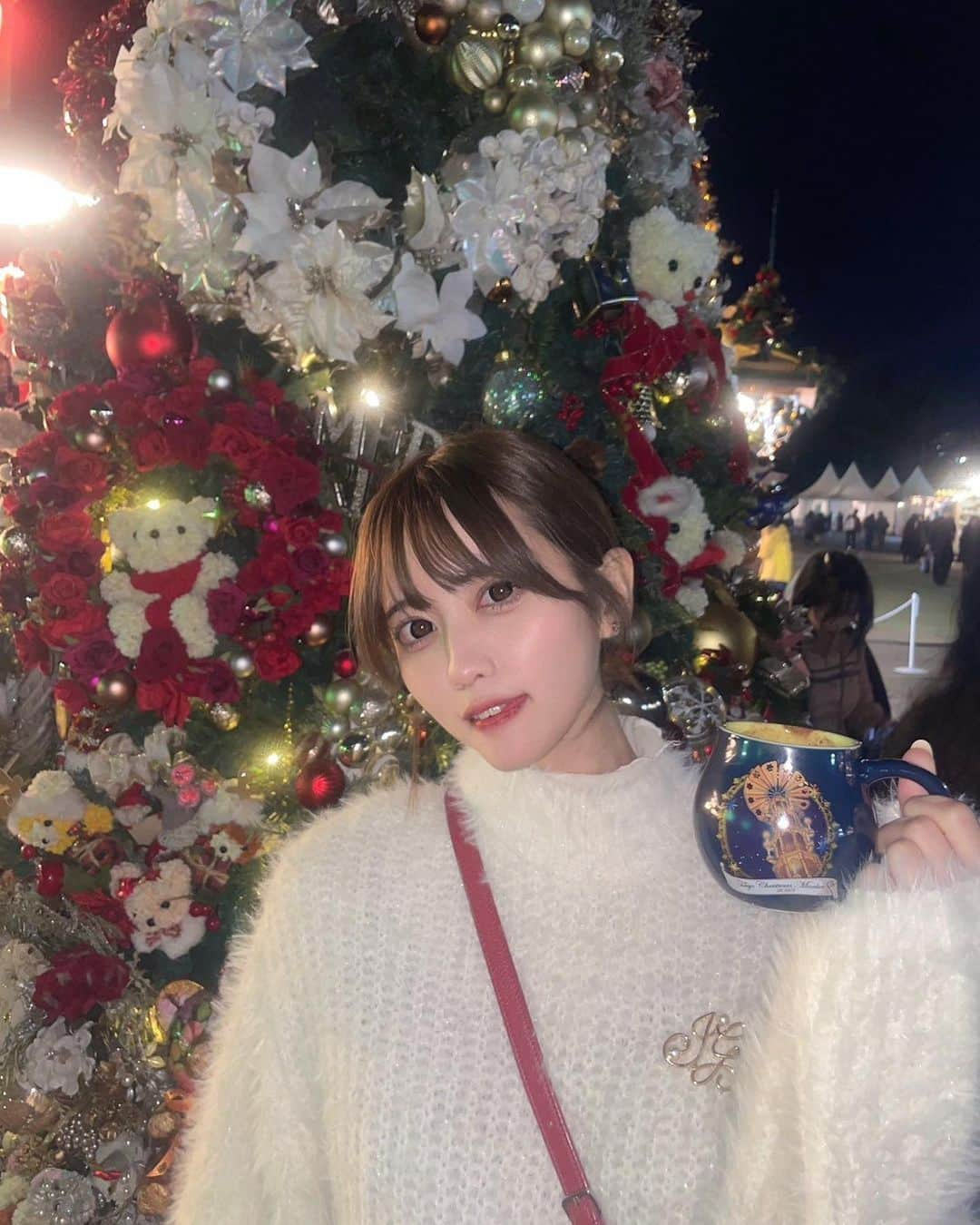 夏目一花さんのインスタグラム写真 - (夏目一花Instagram)「クリスマスマーケット行ってきた✨神宮外苑前のいちょう並木も綺麗だったーー！クリスマス前に楽しみすぎて来月もう楽しみつくしてしまいそう😑笑  #クリスマスマーケット #明治神宮前 #明治神宮外苑 #神宮外苑いちょう並木」11月28日 23時32分 - natsume_me__