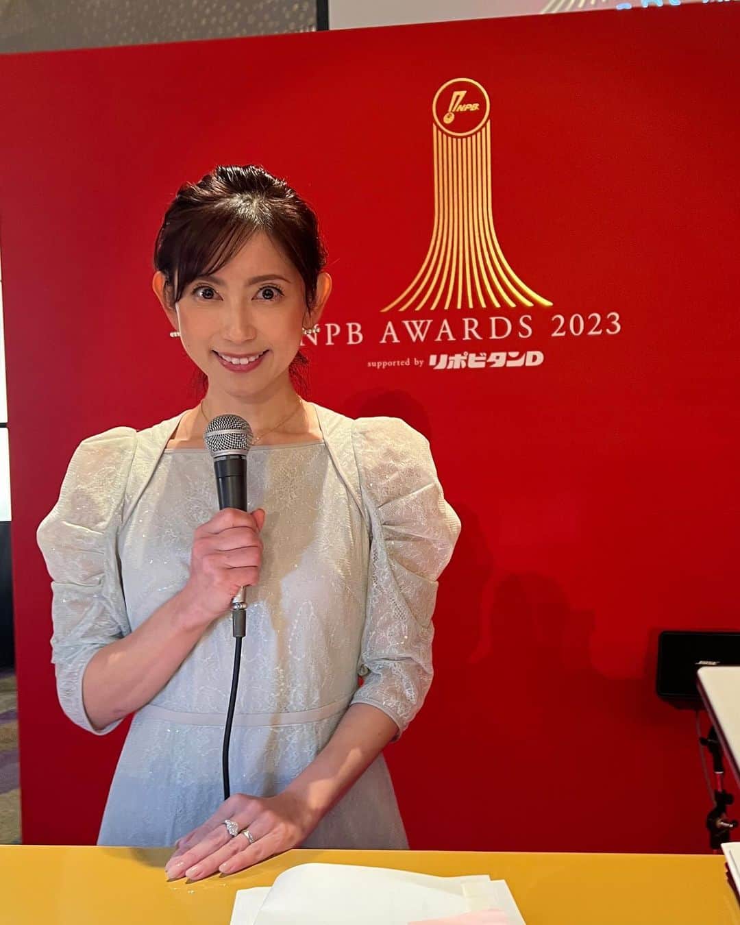 宮崎瑠依さんのインスタグラム写真 - (宮崎瑠依Instagram)「NPB AWARDS 2023 supported by リポビタンD  2023年シーズンにおいて優秀な成績を残した監督&選手、また、プロ野球の発展に多大なる貢献をされた皆さまを表彰する式典です。そんな晴れやかな舞台で今年も司会という大役を務めることができました。  今年セリーグの新人賞&MVPに輝いた阪神 村上選手は、昨年のNPB AWARDSでは、ファーム表彰式にその姿がありました。"一軍で活躍したい"と語っていた姿を鮮明に覚えています！！ NPB AWARDS は、こうして選手の成長を見守ることができる喜びもあります。  監督&選手、そしてプロ野球に関わる全ての皆さま、ファンの皆さま、1年間、大変お疲れ様でした✨  #NPBAWARDS2023 #npbアワード2023  #野球好き   衣装は @celford_official です。」11月28日 23時38分 - ruimiyazaki