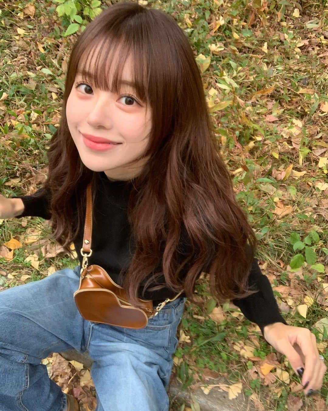 ITSUKIのインスタグラム：「. 好評だったやつこの時間にそっと残しておく🍂 ロング楽しいな〜👩🏻‍🦰🍊 エクステでここまで自然に伸ばせるなら短く切るのも抵抗感少なくなるなあ、、」