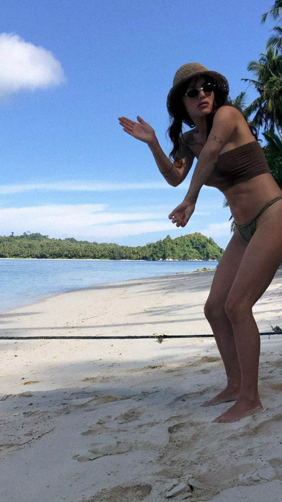 Jessicaのインスタグラム：「This time round, I’m the mosquito target…   #mosquito #tropicalassholes #mentawai #islands#」