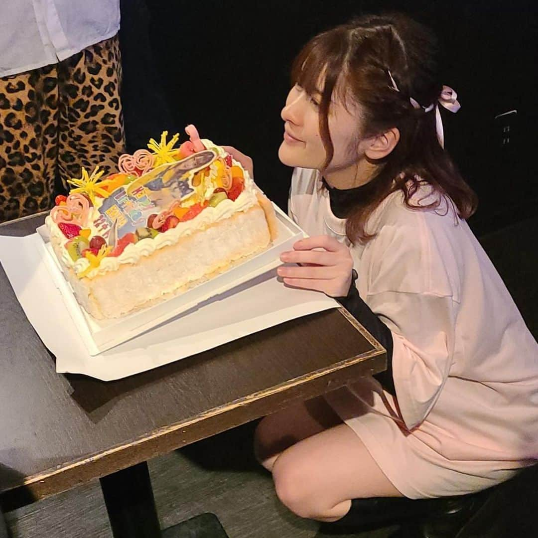 上矢えり奈さんのインスタグラム写真 - (上矢えり奈Instagram)「＊-＊-＊-＊-＊-＊-＊-＊  32歳バースデー🎂🎈 前日からたくさんお祝いしてもらって 幸せいっぱい〜☺️🤍 イベント参加してくれた皆さま ありがとうー！！！(=´∀｀)人(´∀｀=)  erina.  ＊-＊-＊-＊-＊-＊-＊-＊  #バースデー　#お誕生日　#お誕生日会　#上矢えり奈」11月28日 23時41分 - k.erinyann