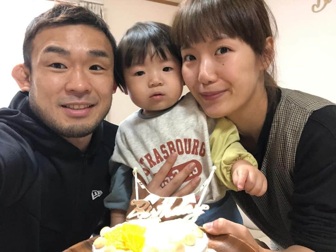 扇久保博正のインスタグラム：「一歳おめでとう🥳 試合終わったらいっぱい遊ぼうな❤️」