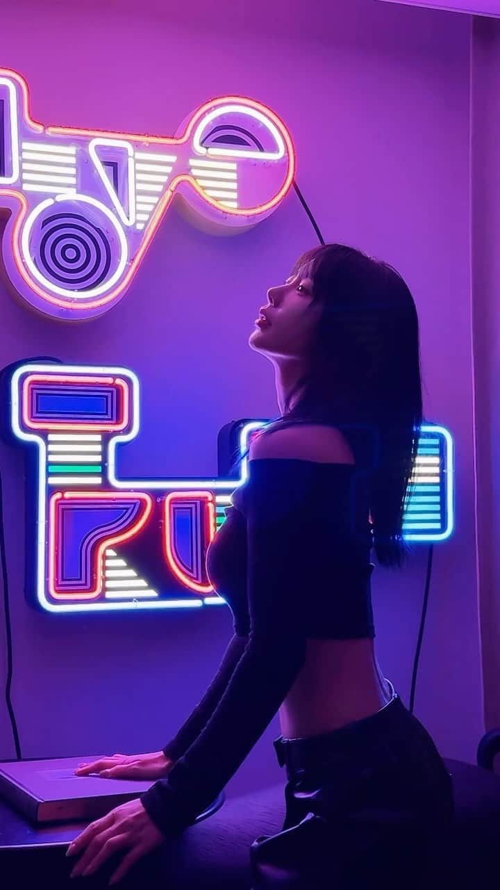 クララのインスタグラム：「#love #truth」