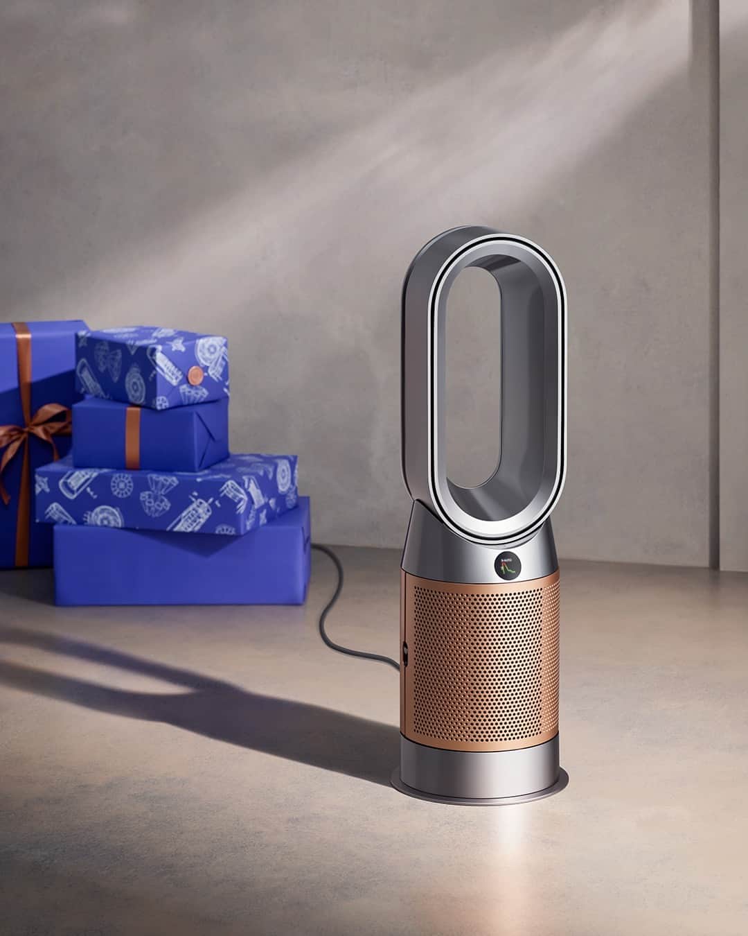 Dysonのインスタグラム：「Give the gift of invention.   Give the Dyson Purifier Hot+Cool Formaldehyde fan heater in exclusive colours.  Exclusive colours available only at Dyson.com. Find out more using the link in bio.  #GivetheGiftofInvention #DysonTechnology」