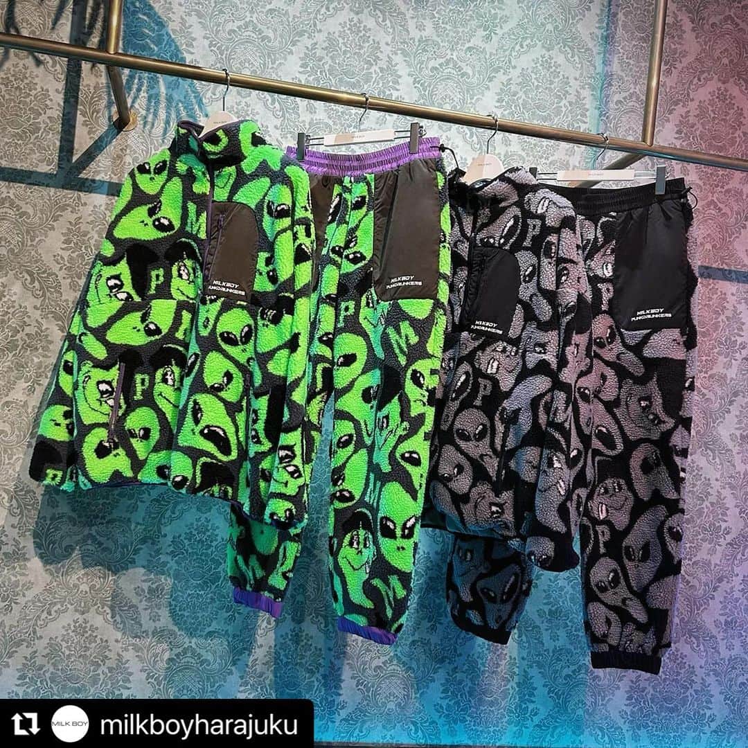 冨沢ノボルのインスタグラム：「👽👽👽  #Repost @milkboyharajuku with @use.repost ・・・ ⚡️PUNK DRUNKERS × MILKBOY⚡️  Available in-store and online 11/29🎈  宇宙人ボアフリースJKT ¥20,680-.  宇宙人ボアフリースパンツ ¥16,280-.  宇宙人ネックウォーマー ¥7,150-.  #milkboy #punkdrunkers #milkboytoys」