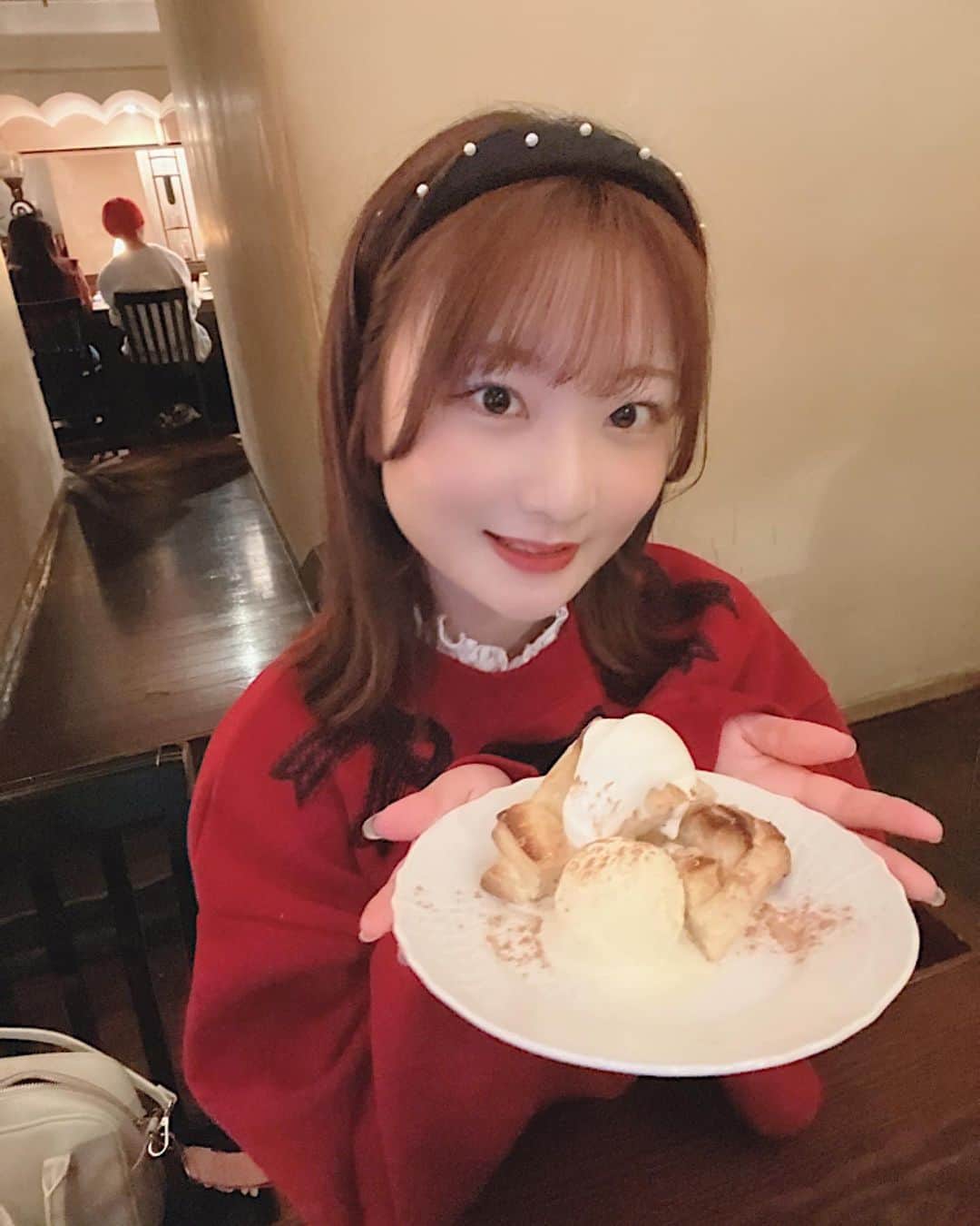池田楓さんのインスタグラム写真 - (池田楓Instagram)「♡  🥧  #名古屋#栄#SKE48#名古屋カフェ#栄カフェ#りんご#アップルパイ#おしゃれ#バニラ#バニラアイス#カチューシャ」11月29日 0時00分 - kaede_ske48