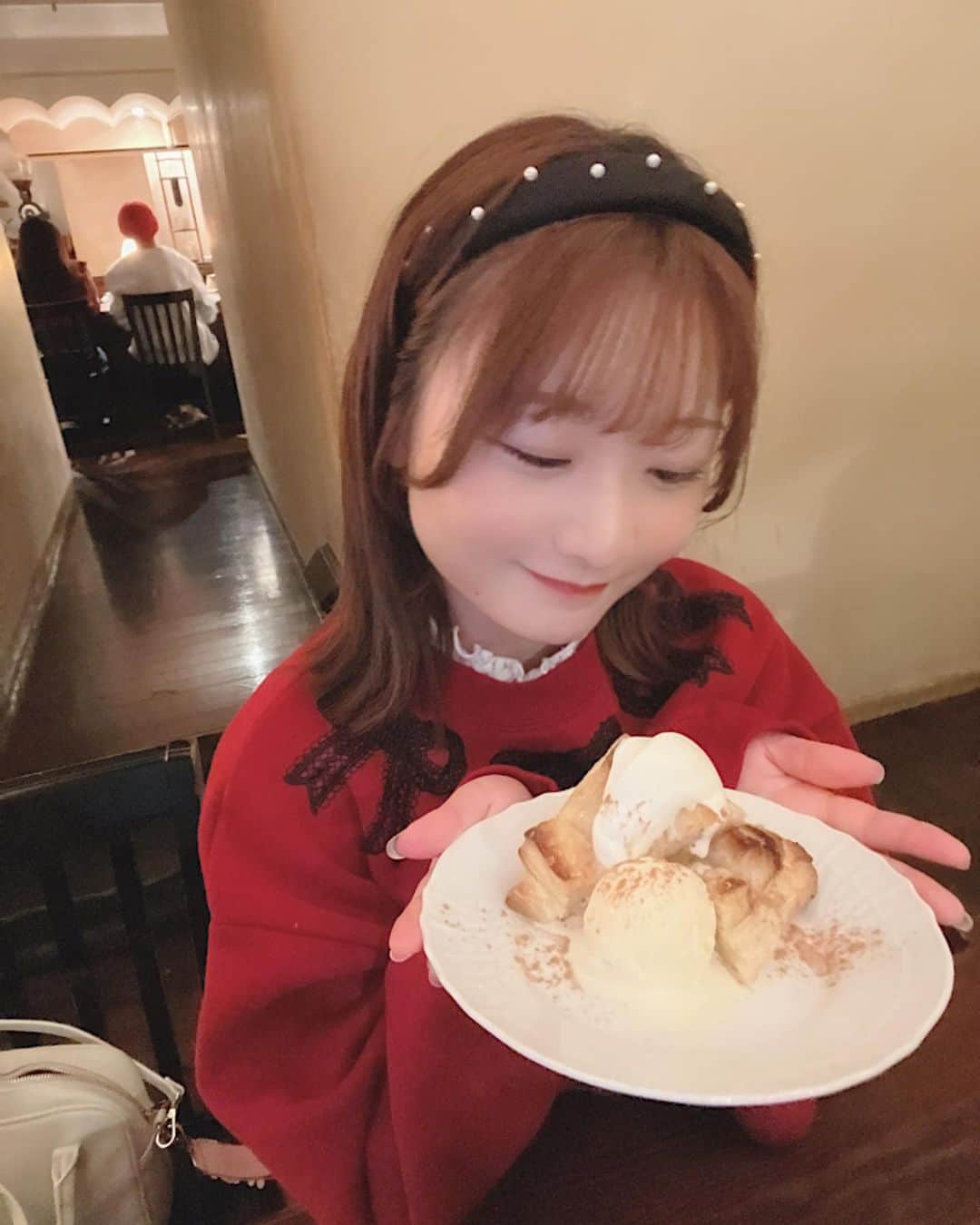 池田楓さんのインスタグラム写真 - (池田楓Instagram)「♡  🥧  #名古屋#栄#SKE48#名古屋カフェ#栄カフェ#りんご#アップルパイ#おしゃれ#バニラ#バニラアイス#カチューシャ」11月29日 0時00分 - kaede_ske48