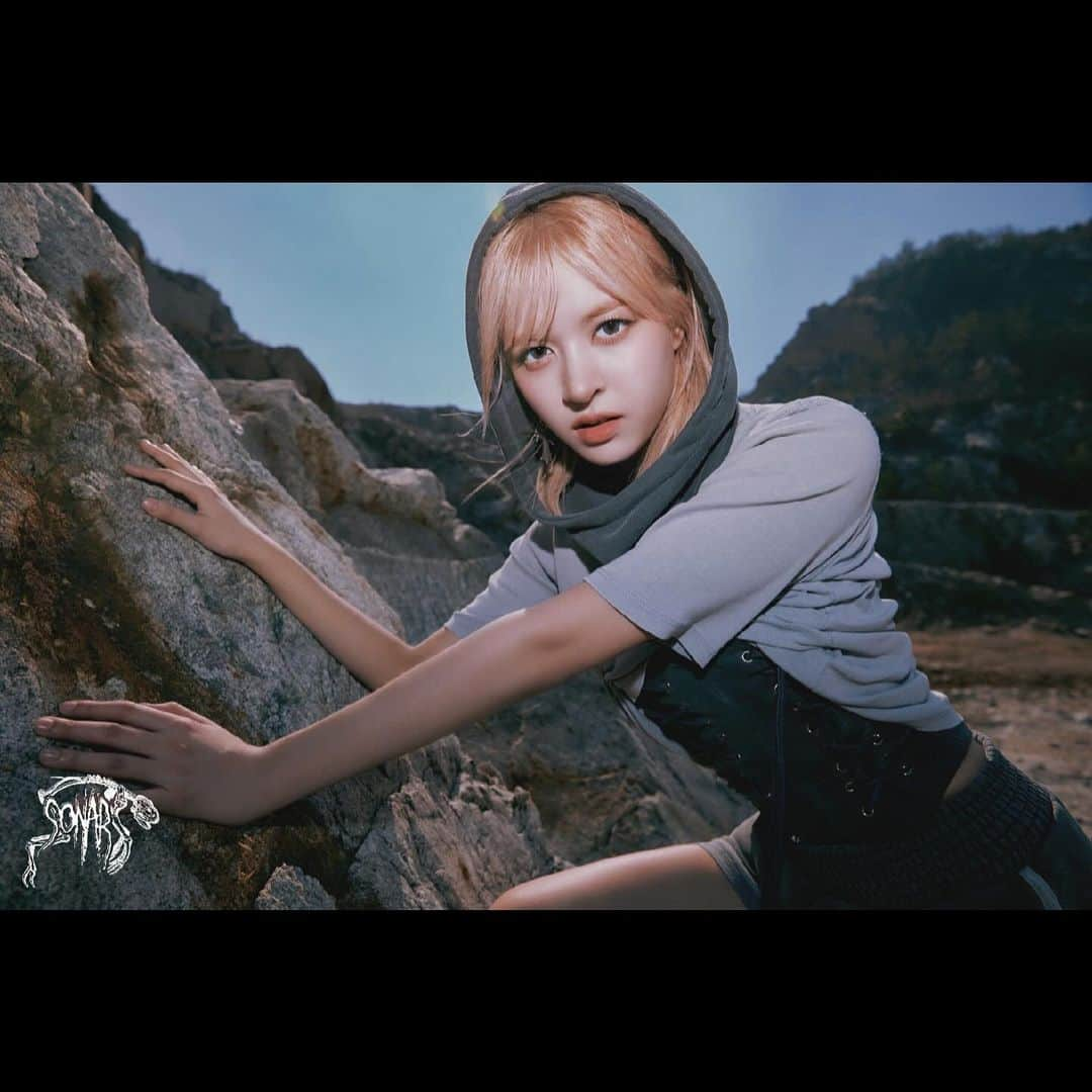 NMIXXさんのインスタグラム写真 - (NMIXXInstagram)「NMIXX 2nd EP ‘Fe3O4: BREAK’  ‘Soñar (Breaker)’ Concept Photo #1 #LILY #릴리 #HAEWON #해원  PRE-RELEASE DIGITAL SINGLE  ‘Soñar (Breaker)’ ➫ 2023.12.04 18:00 (KST)  2nd EP ‘Fe3O4: BREAK’ ➫ 2024.01.15 18:00 (KST)  #NMIXX #엔믹스 #Fe3O4_BREAK #Soñar」11月29日 0時01分 - nmixx_official