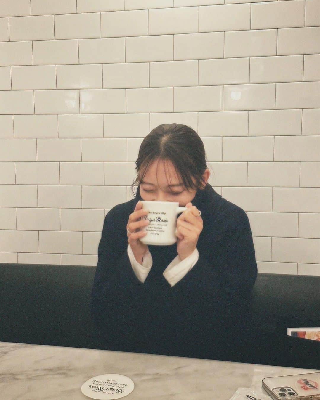 千葉祐夕さんのインスタグラム写真 - (千葉祐夕Instagram)「レッスン後に、先生含め皆と先生オススメのお店へ。 演技に向き合える時間が幸せです ‪‪☺︎‬  可愛い後輩ちゃんが撮ってくれました ♡」11月29日 0時02分 - yuleaf_0828