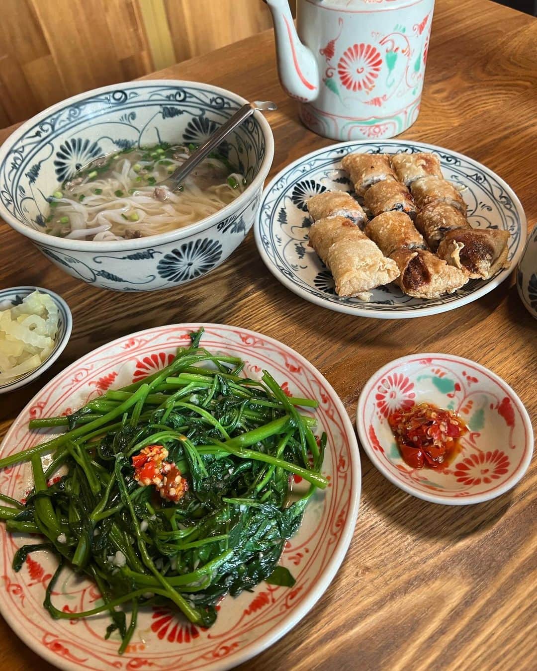 宮崎絹子さんのインスタグラム写真 - (宮崎絹子Instagram)「去年に引き続き 恒例の韓国旅🇰🇷💕  韓国行ったらこれ買って！とか 食べて！とか教えて♡ (お肉は食べないので、お肉以外で🤣) DMで教えてくれた方もありがとう♡  📍InstantFunk アパレルかわいい 📍Emoi このベトナム料理屋さんのチャーハン美味しすぎた♡ あちゃんオススメ沢山教えてくれてありがとう💫」11月29日 0時06分 - babykiy