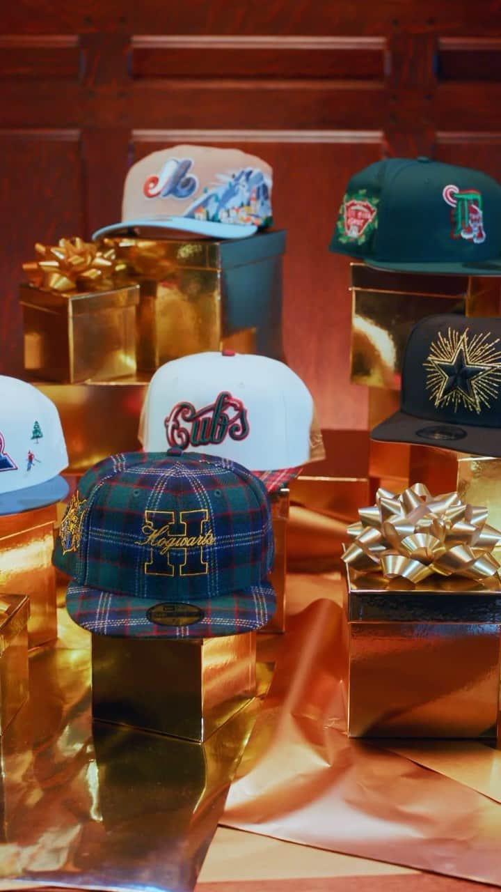 ニューエラ・キャップのインスタグラム：「Mark your calendars, the most wonderful time of the year is back. The countdown to the New Era Holiday Drops starts now.」
