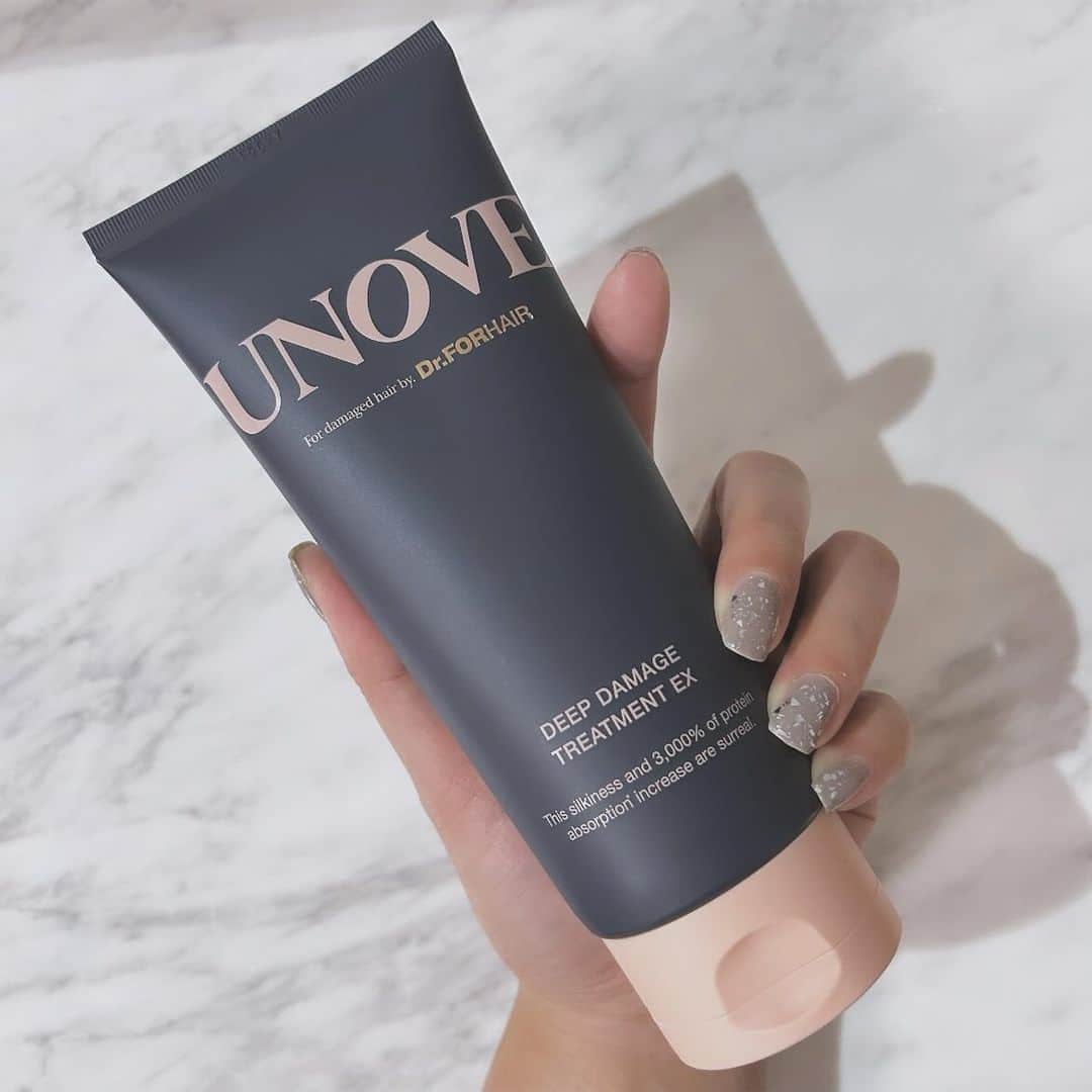mmmaaakkkiiikkkoooさんのインスタグラム写真 - (mmmaaakkkiiikkkoooInstagram)「傷んだ髪がちゅるん🌟#PR  @with_beauty_lab の UNOVA ディープダメージトリートメントEX💛  30,000ppmのケラチンPFを使用して設計および製造されており、 縮れやケミカルトリートメントで最も傷んだ髪も修復✨✨  タンパク質や栄養素がキューティクルの隙間を埋め、傷んだ髪のざらつきを改善💛 タンパク質（ケラチン）＆アミノ酸：乾燥したキューティクルに潤いを与えながら、 髪のキューティクルを密閉して縮れをなくし、柔らかさと輝きを与えてくれる😊  今ならQ10メガ割でお得にgetできる~✨✨ . . . . . #UNOVA#サラサラ#ヘアケア用品 #Q10#トリートメント#ヘアトリートメント#タンパク質#ヘアケア#サラツヤ」11月29日 0時07分 - mmmaaakkkiiikkkooo