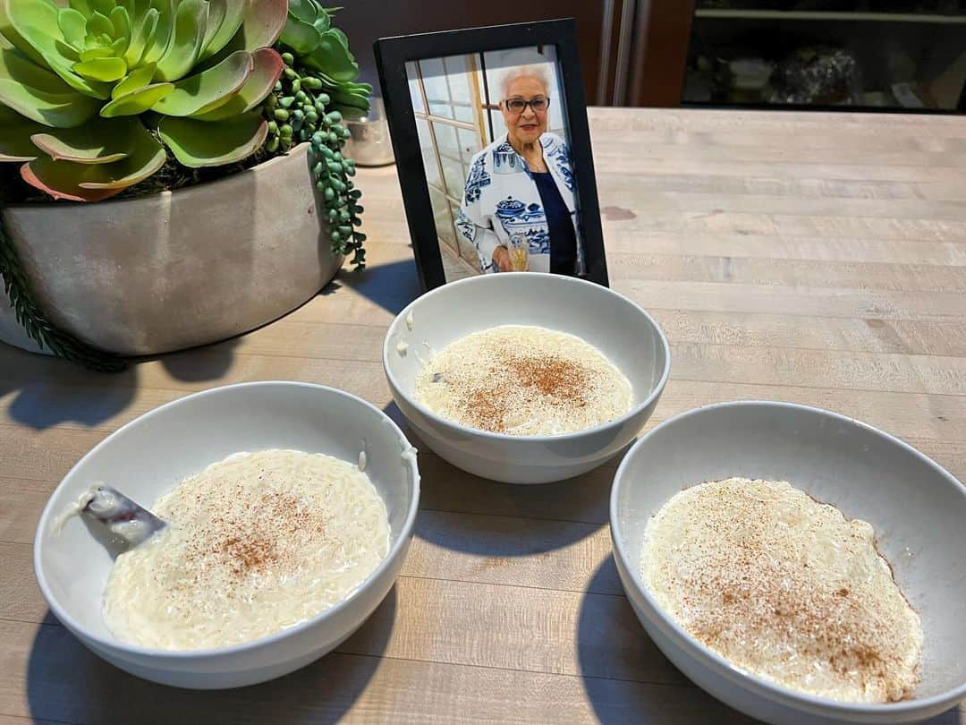 ゾーイ・サルダナのインスタグラム：「Tis’ the season for Arroz con Leche. #dominican #iam」