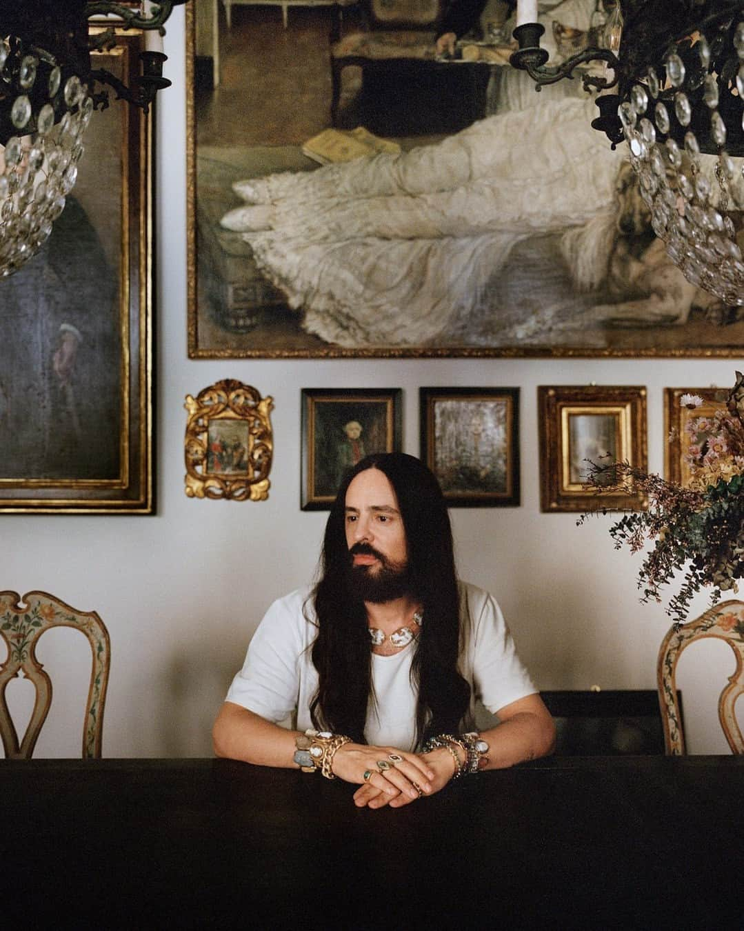 Vogue Runwayのインスタグラム：「@Alessandro_Michele looks for a home in every city he visits. For those familiar with his design sensibility, it should be secret that he has a particular love for faded beauties, run-down places brimming with history and lost grandeur. This is why he has embarked on the quixotic endeavor of renovating one of the most iconic and mysterious buildings in Rome: Palazzo Scapucci. Tap the link in bio for an exclusive inside look at Michele’s otherworldly apartment in the Eternal City.  Photographed by François Halard, Vogue, December 2023」