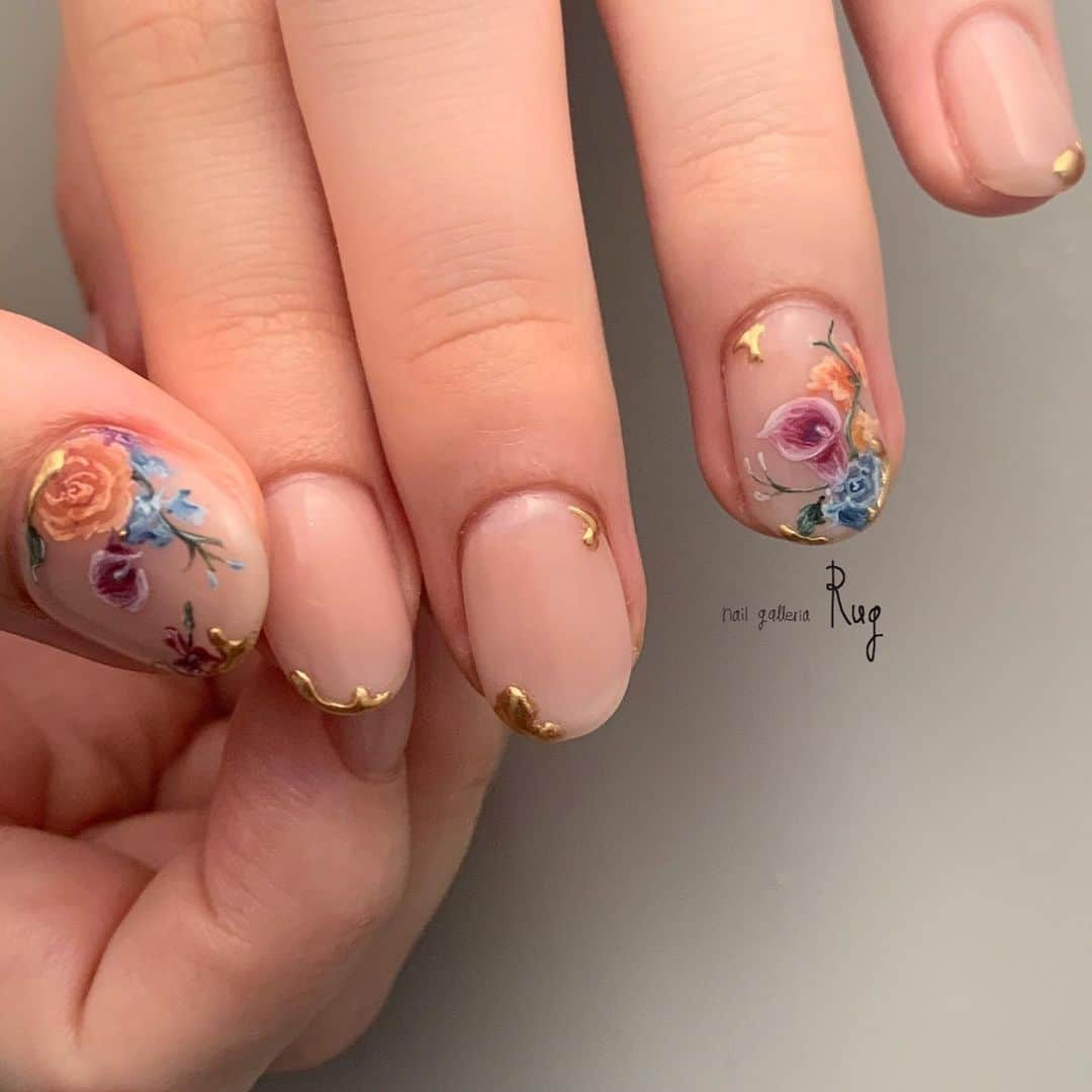 aoki_nailさんのインスタグラム写真 - (aoki_nailInstagram)「・  Bouquet  ちゅるんちゅるんに 作り込んだ土台に 花束を💐  nailgalleria  Rug〈ラグ〉 大阪市北区中崎西2-6-3 ペイントB  #絵画ネイル#水彩画ネイル#油絵ネイル#一輪挿しネイル #ブライダルネイル大阪#ブライダルアクセサリー  #絵画ネイル #油絵ネイル #手描きアート#手描きデザイン#手描きネイル#アート#アートネイル #instanail#ブライダルネイル#イラストネイル #一輪花ネイル#押し花ネイル」11月29日 0時42分 - aoki_nail