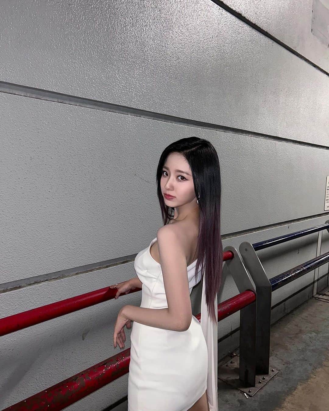 のインスタグラム：「케플리안! 덕분에 상 받았어요!!  오늘 하루도 너무 고생했고 내일 하루도 으쌰으쌰 같이 화이팅해여!!  #강예서 #YESEO  #Kep1er #케플러」