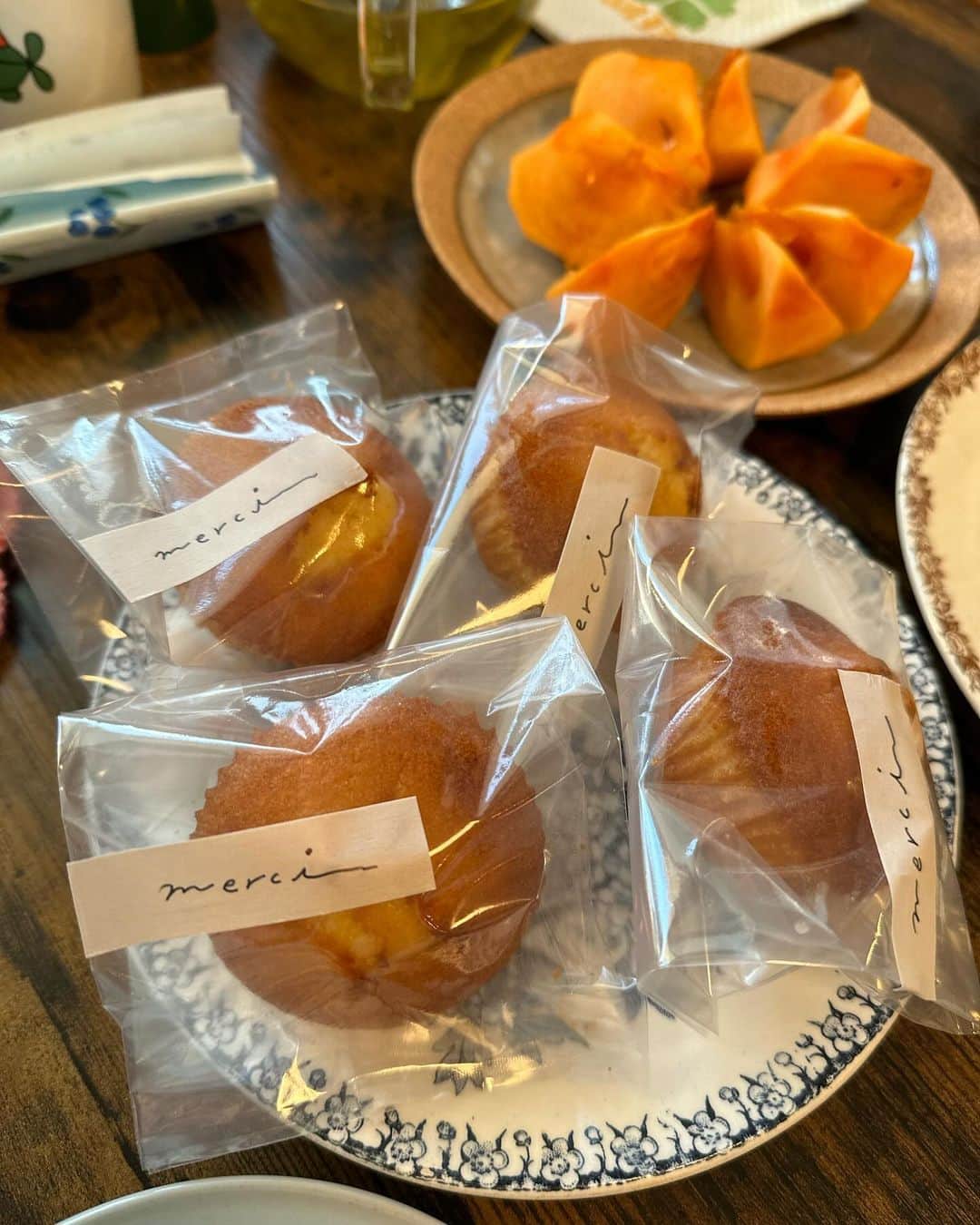 誠子さんのインスタグラム写真 - (誠子Instagram)「いらっしゃいませ。こんばんは。  merciメンバーのみなさんが誠子食堂に来てくれました。  優しい二人には優しい和食ごはんをお出ししました。 おやつは、はちみつスコーンです。  アンナちゃんの柚子マドレーヌ、おいしい。 未来ちゃんのいただきます、可愛い。  またいつでも食べにきてね。🐶🍀  @merci.asm  #誠子食堂」11月29日 0時44分 - seiko_1204