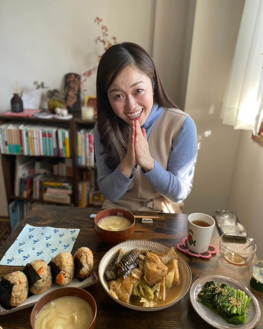 誠子さんのインスタグラム写真 - (誠子Instagram)「いらっしゃいませ。こんばんは。  merciメンバーのみなさんが誠子食堂に来てくれました。  優しい二人には優しい和食ごはんをお出ししました。 おやつは、はちみつスコーンです。  アンナちゃんの柚子マドレーヌ、おいしい。 未来ちゃんのいただきます、可愛い。  またいつでも食べにきてね。🐶🍀  @merci.asm  #誠子食堂」11月29日 0時44分 - seiko_1204