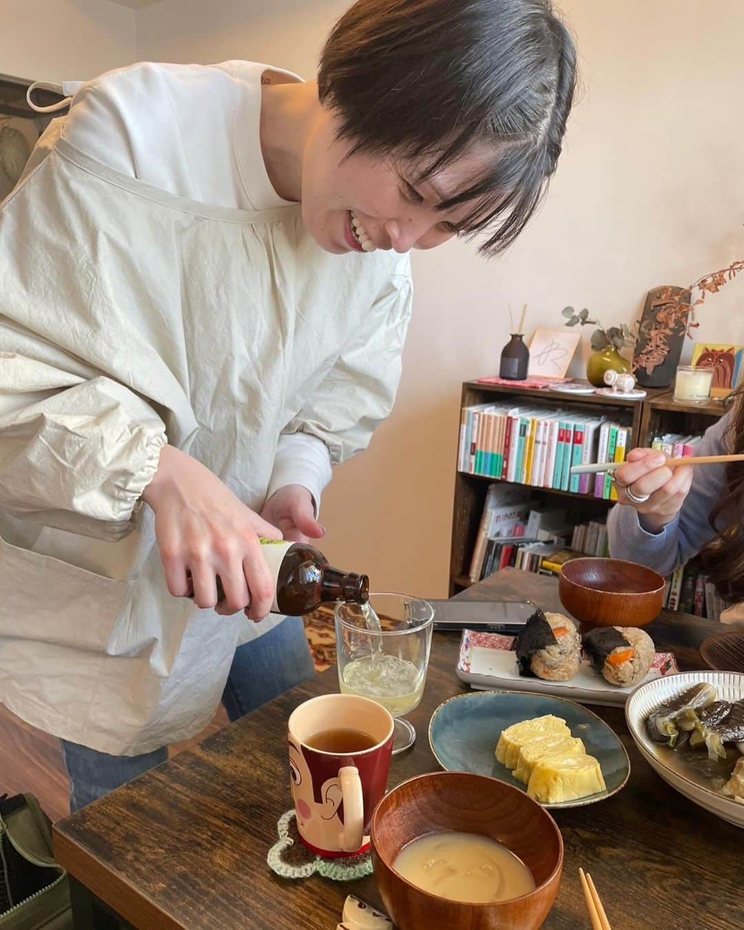 誠子さんのインスタグラム写真 - (誠子Instagram)「いらっしゃいませ。こんばんは。  merciメンバーのみなさんが誠子食堂に来てくれました。  優しい二人には優しい和食ごはんをお出ししました。 おやつは、はちみつスコーンです。  アンナちゃんの柚子マドレーヌ、おいしい。 未来ちゃんのいただきます、可愛い。  またいつでも食べにきてね。🐶🍀  @merci.asm  #誠子食堂」11月29日 0時44分 - seiko_1204