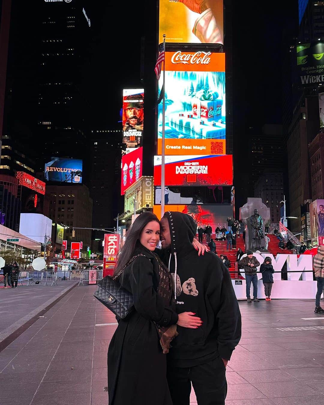 ダグラス・コスタさんのインスタグラム写真 - (ダグラス・コスタInstagram)「Time Square ❤️   @nathaliafelix」11月29日 0時56分 - douglascosta