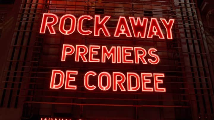 ナタリー・ペシャラのインスタグラム：「🎥 Retour en images sur l’édition 2023 du concert du groupe Rockaway à @olympiahall en faveur de Premiers de cordée 🎸🎤  Encore un grand merci à tous les partenaires de l’événement, les artistes et les bénévoles mobilisés 💙  🎬 @c.laprod  @jeanlouisaubert @patrickfiorioff @annesila @gaetanrousselofficiel @ethanmbappe @k.mbappe @ericantoineoff @victoriadauberville @forgetmat @matthieulartot @salif_crookboyz @lemonadedancecompany @thierryomeyer @yhuget_14 @gabriellapapadakis @christianjeanpierreoff @x_jeanpierre @lucianocadomusic @eloise_minazzo @tlkonnng @paulventimilamusic @scottlucchini @_dreadou_ @paul_akka @bricecolombier   #SportHôpital #SportSanté #handicap #SportPourTous #Enfants #ActivitePhysiqueAdaptee #Hopital #Soutien #Association #Inclusion #PremiersdeCordée #Solidarite #BienEtre #Sante #Benevolat #Bienveillance #Partage #Bouger #SeDepenser #Samuser」