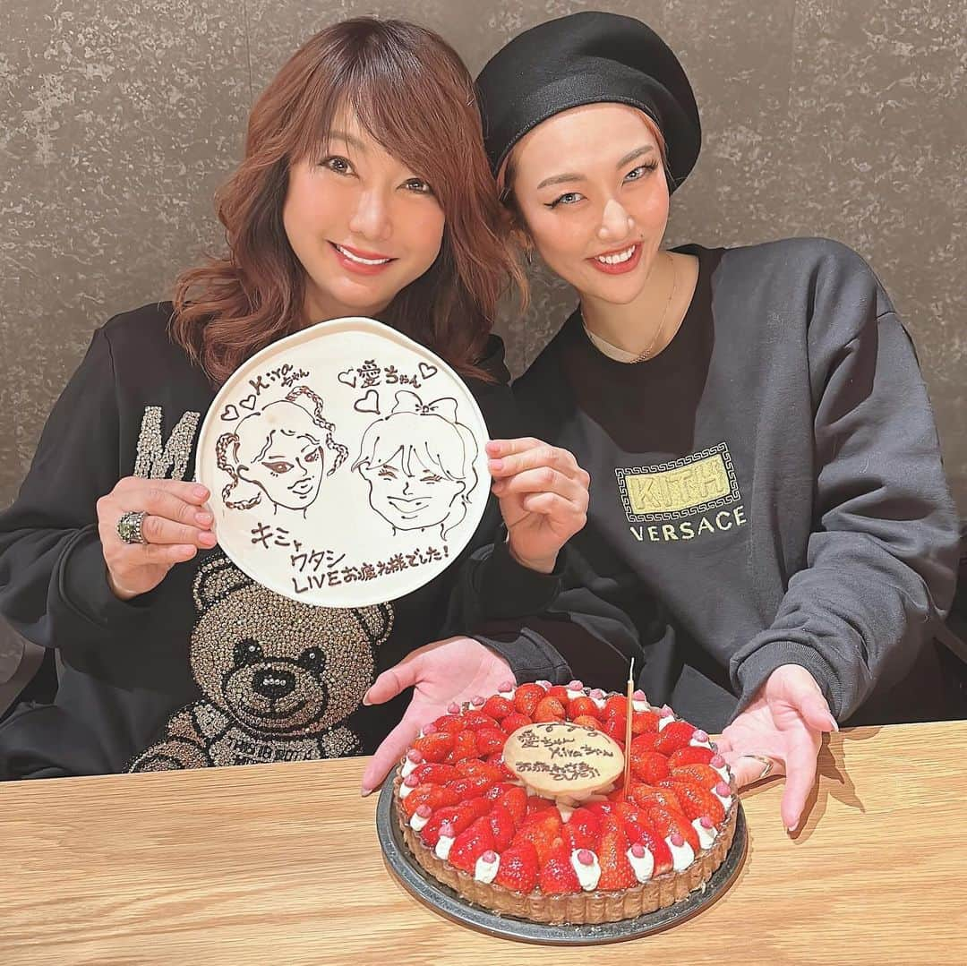 鷹木信悟さんのインスタグラム写真 - (鷹木信悟Instagram)「〜2023.11.26はるな愛&KIRA DinnerShow〜 タイミングが合い参加してきました⭐️ 最高でした！ありがとうございました😌 #はるな愛 #KIRA #山根明 #タージン #大阪 #Christmas #njpw #prowrestler」11月29日 0時53分 - takagi__shingo