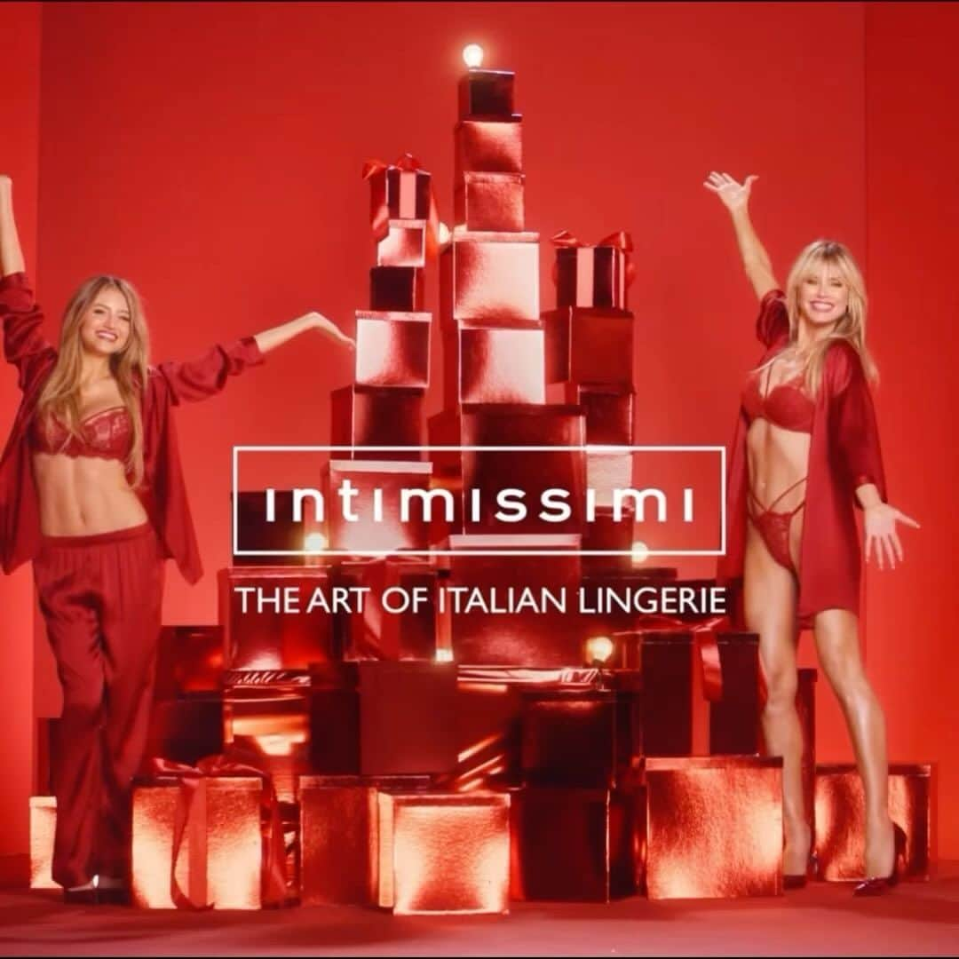 ハイディ・クルムのインスタグラム：「Oh Tannenbaum, oh Tannenbaum….I love our new @intimissimiofficial xmas campaign that is out now! @leniklum   Get yourself something special for the season. You can find the campaign styles and many more beautiful looks now online and in all @intimissimiofficial stores.   Oh Tannenbaum, oh Tannenbaum….ich liebe unsere neue @intimissimiofficial Weinachtskampagne! @leniklum   Entdecke jetzt alle Kampagnen Looks und viele weitere, schöne Styles online und in allen @intimissimiofficial Geschäften #intimissimi #theartofitalianlingerie #heidixlenixintimissimi #ad」