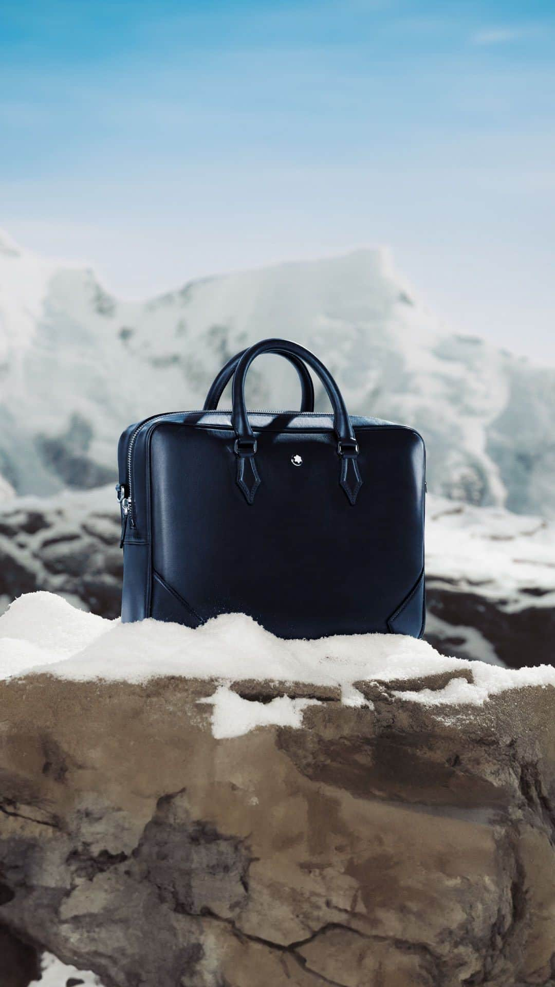 モンブランのインスタグラム：「Carry elegance into this year’s winter celebrations with Montblanc’s meticulously crafted, fine leather pieces. Featuring the Meisterstück Document Case in a classic ink blue shade, our holiday gift guides are brimming with the ideal leather companions for your loved ones.  #HeartWritten #InspireWriting #GiftMontblanc」