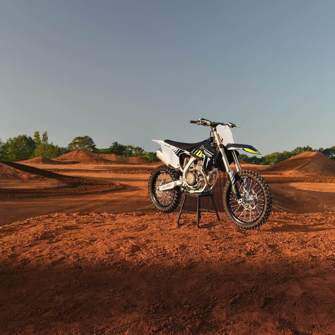 Racer X Onlineさんのインスタグラム写真 - (Racer X OnlineInstagram)「The long wait is finally over. Triumph has been teasing its new line of motocross bikes for years, but the project, which the brand says took four years, has finally become official in production form today. Triumph’s first motocross bike is the 250cc four-stroke TF 250-X, and we expect a 450 to follow for 2025. Triumph wants to make one note perfectly clear: this is an all-new bike, not based on any other machine. It’s not a rebadged KTM (like a Husqvarna or GasGas), and the chassis and engine design are proprietary of Triumph and not based on any other bike. It’s telling that during the tease leading up to the reveal, Triumph showed the frame first. That’s the most distinguished part of the bike, as it’s made of aluminum, the same material that the Japanese manufacturers use, but the design looks totally different than those bikes. The other European motocross brands use steel frames.  @triumphamerica  #ForTheRide #TriumphMotorcycles #TriumphMotocross #TF250X #TriumphTF250X」11月29日 1時32分 - racerxonline