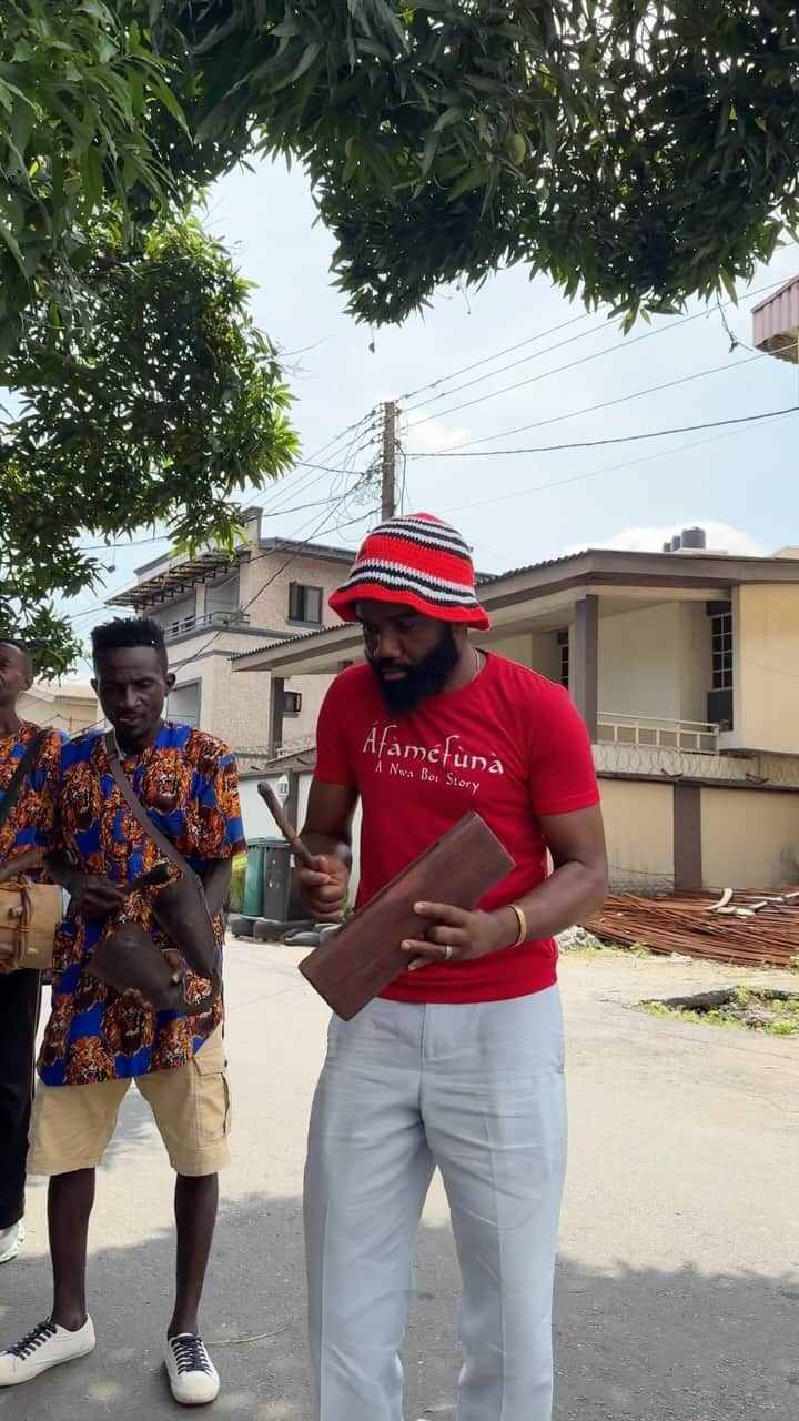 ノーブル・イグウェのインスタグラム：「Afamefuna  I was proudly Igbo way before it became fashionable, I have always spoken with an Igbo accent , shouted about my village Umuomaku, told everyone that I grew up in Aba. I have videos of me fetching water from the stream, pictures in front of mud houses and I have always promoted the Igbo cultural heritage. I don’t do this with “ My culture is better than yours “ mindset, I do it because I want people to see and love some of the beautiful things about where I come from.  This Friday,December 1st, I’d love to enjoy an evening of watching a masquerade dance competition followed by the viewing of Afamefuna. If you’d like to be a part of the event, please indicate below. Please rate my skills」