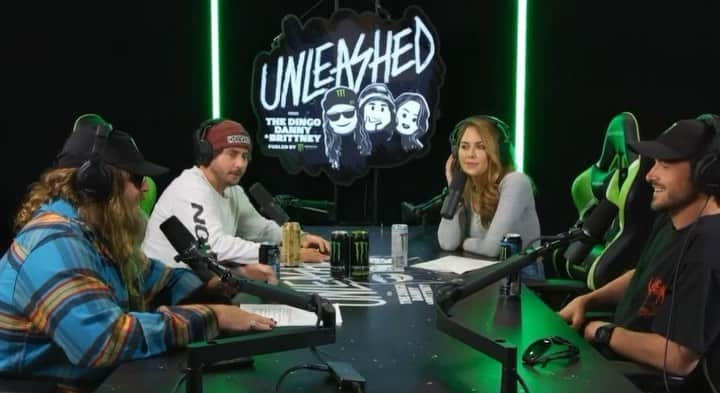 ブリトニー・パーマーのインスタグラム：「🎙️ Don't miss our latest episode of the #unleashedpodcast 🏂  @thedingoinsnow @mrdanielkass @monsterenergy as we sit down with snowboarding champ @torgeirbergrem . 🏆 We dive deep about snowboarding, competitions, and the highly anticipated release of "Temple of the Dawg." 🐺 Tune in now for an adrenaline-packed episode you won't want to miss! ⚡️ #UnleashedPodcast #SnowboardingChamp #TempleOfTheDawg」