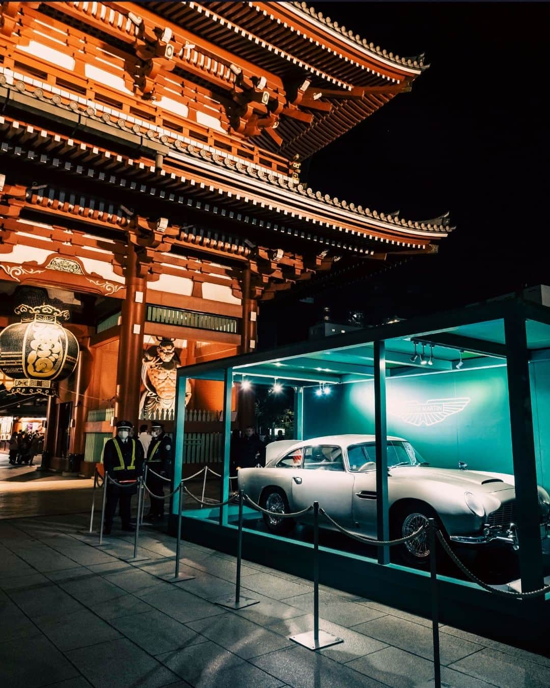 アストンマーチンさんのインスタグラム写真 - (アストンマーチンInstagram)「British mastery greets the Sensoji Temple.  #AstonMartin」11月29日 2時05分 - astonmartin