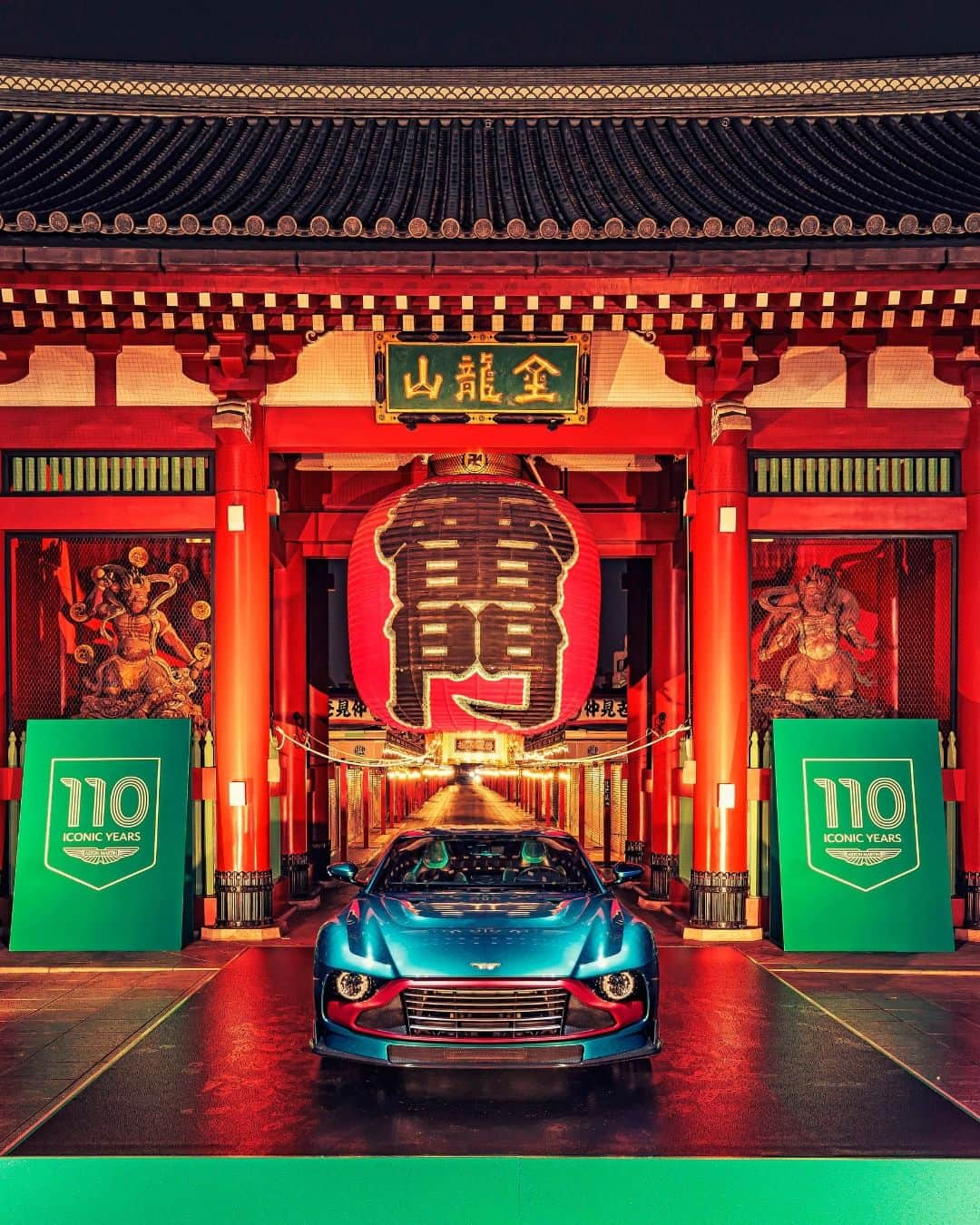 アストンマーチンさんのインスタグラム写真 - (アストンマーチンInstagram)「British mastery greets the Sensoji Temple.  #AstonMartin」11月29日 2時05分 - astonmartin