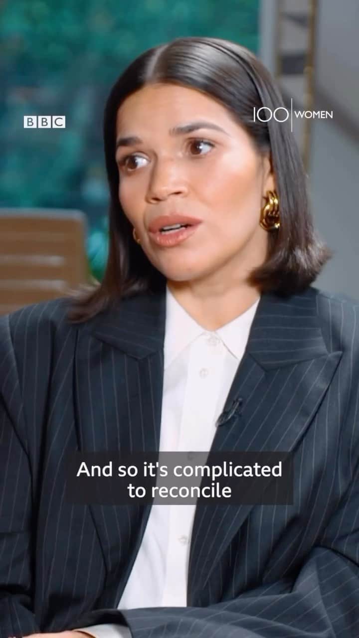 アメリカ・フェレーラのインスタグラム：「Thank you @bbc for recognizing me on your BBC 100 Women List for 2023 alongside the other incredible honorees. I enjoyed our conversation about creating more opportunities for women and people of color. It’s not magic, we can just make the choice to hire and support more women and POC! Let’s go!  @bbc100women  Makeup: @lindahaymakeup Hair: @mioknyc Stylist: @karlawelchstylist  Interview: Beatriz de la Pava Producer: Laura García, Valeria Perasso Photos: Harness, Poderistas, Getty, AFP, Reuters  Camera: Andrew Blum, Andrew Carey Edit: Laura Garcia」