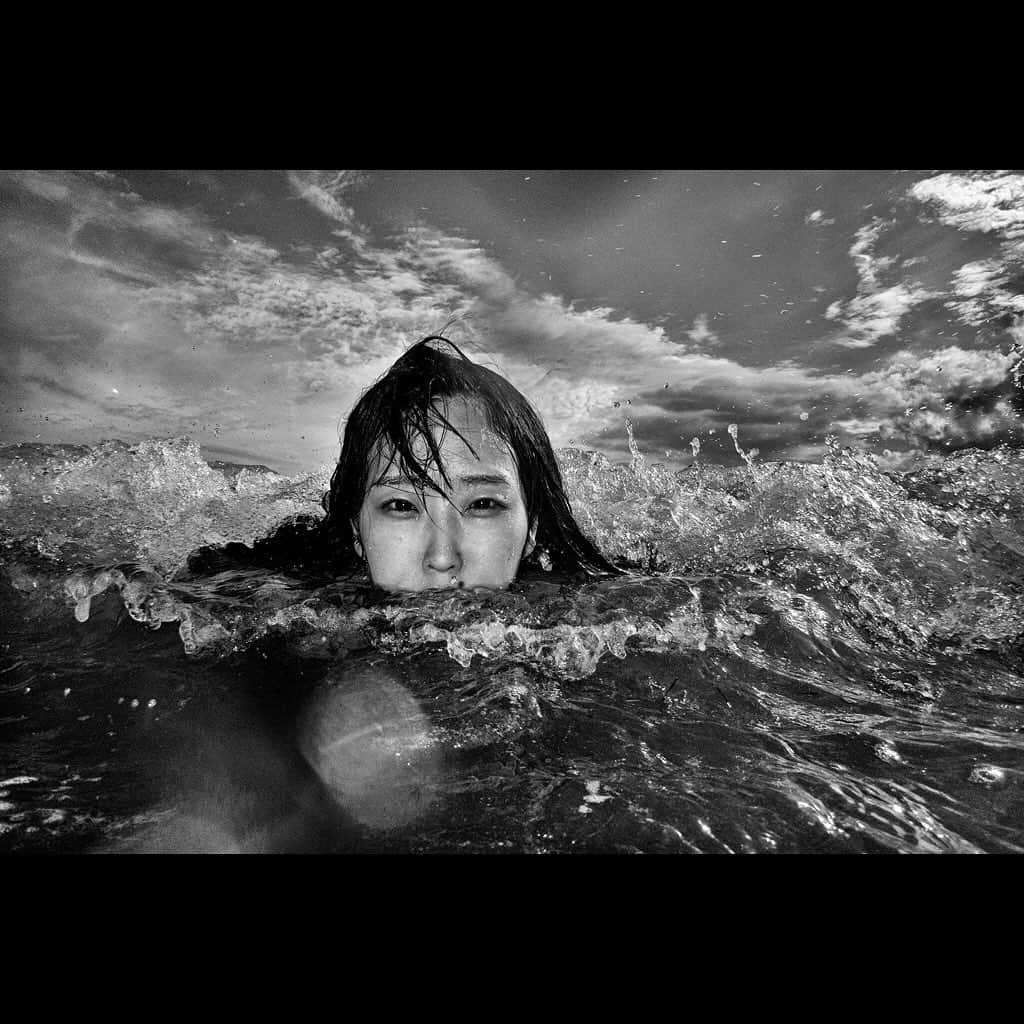 Tatsuo Suzukiのインスタグラム：「The Sea @natsuho.x_x」