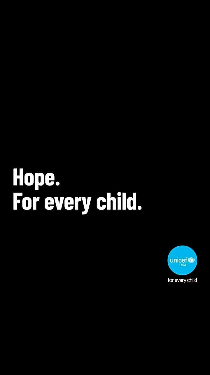 ソフィア・カーソンのインスタグラム：「On this Giving Tuesday, Iet us GIVE for children. For our girls.   Today, and every day, I am proud to use my voice as a UNICEF Ambassador to advocate for children globally and to encourage the world to do the same.   Creating possibility out of the impossible, and in the midst of darkness, delivering light—an endless beacon of hope….  Together, lets stand alongside UNICEF in relentlessly standing for every child.   🩵  @unicef」