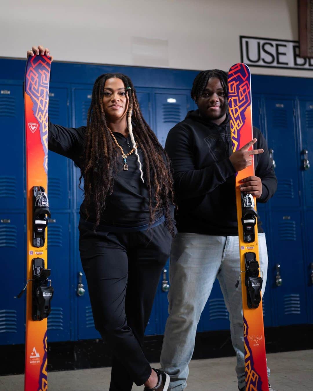 ロシニョールのインスタグラム：「NEW Rossignol x Share Winter limited-edition ski. 🤩  At Rossignol, we’re committed to creating opportunities that help increase participation and expand diversity in the outdoors. We believe everyone should have access to the joys of sliding on snow and instantly feel welcomed, no matter their background.  To advance our efforts, we’ve partnered with the @sharewinterfoundation and renowned contemporary artist @yalaford, to select an emerging young artist from one of Share Winter’s grantee organizations in Ya’s hometown of Bronx, NYC. Together they’ve developed the artwork for this limited-edition Share Winter Sender 90 Pro ski. 🔥 Learn more about Ya and Andre’s collaboration and see where to purchase the new Share Winter ski via link in bio.  #Anotherbestday #sharewinter #givingtuesday 📸 Black Label Productions」