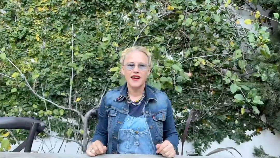 デヴィッド・アークエットのインスタグラム：「Please support Givelove.org through their eBay auction #givingtuesday Thank you @givelove_org @patriciaarquette」