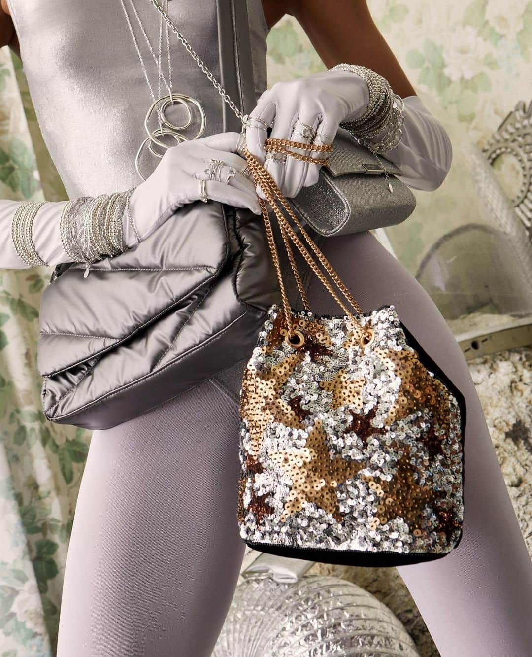 アクセサライズのインスタグラム：「A bag to make plans around 🪩」