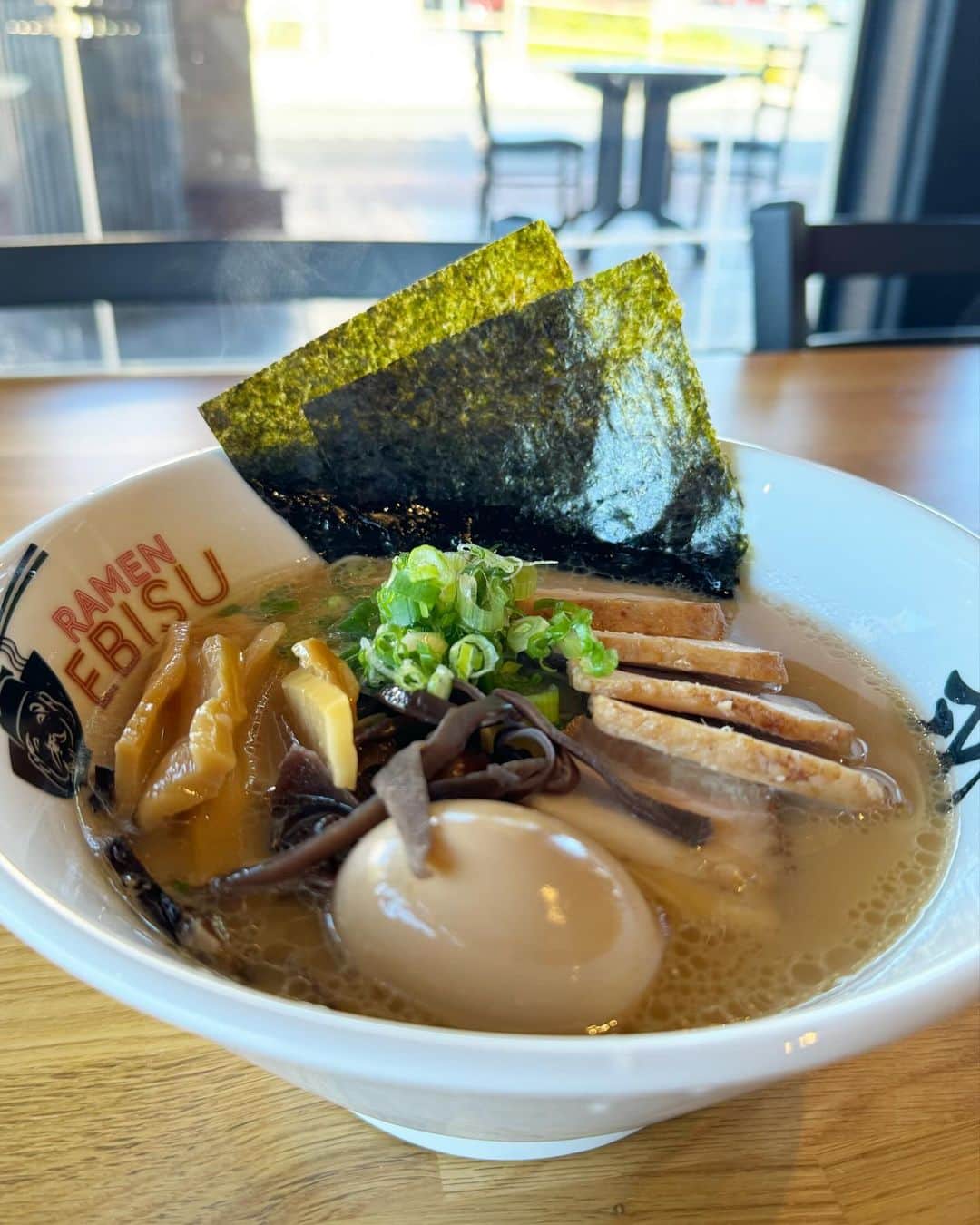 高松チェルシーリナさんのインスタグラム写真 - (高松チェルシーリナInstagram)「. 旦那氏、ラーメン屋をラスベガスにオープンしました ...