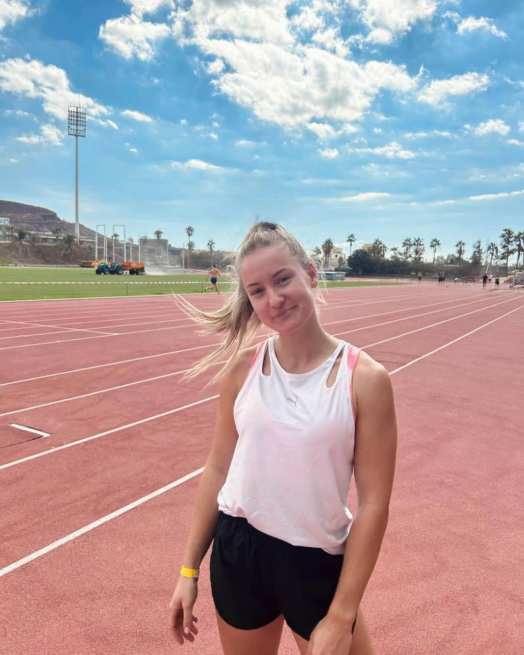 Sophia JUNKのインスタグラム：「Camp has started. Tough sessions ahead 🫡  #trainingscamp #pumaathlete #foreverfaster #lgrheinwied #sporthilferlp」